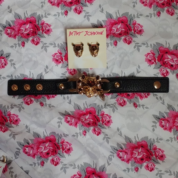 NEW BETSY JOHNSON BRACELET AND EARRING SET - Picture 1 of 2